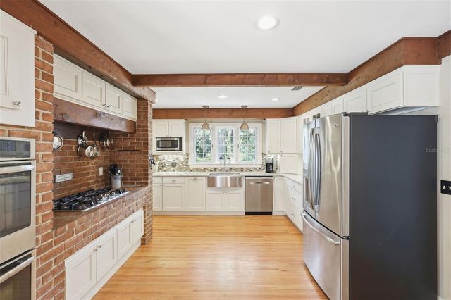 911 PINE TREE TERRACE, Deland, FL 32724