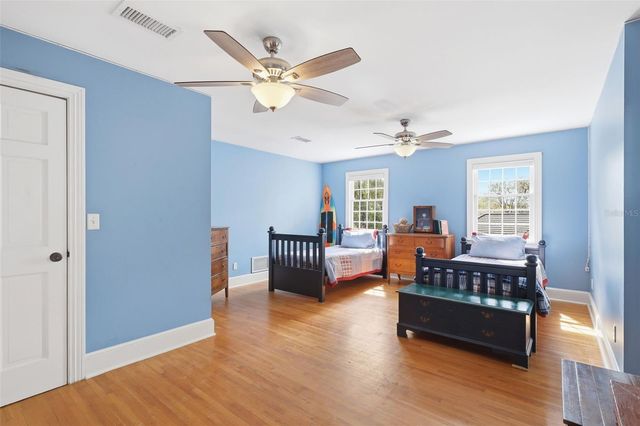 911 PINE TREE TERRACE, Deland, FL 32724