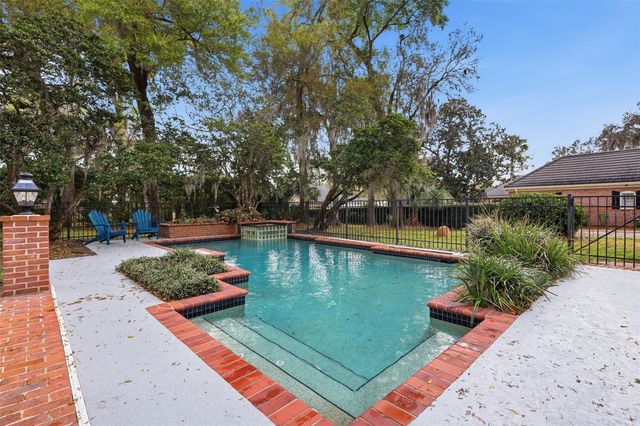 911 PINE TREE TERRACE, Deland, FL 32724