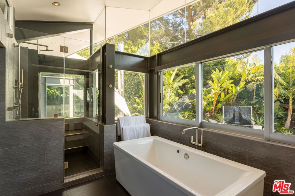 Image 12 of property listing at 8538 Eastwood Road, West Hollywood, CA 90046