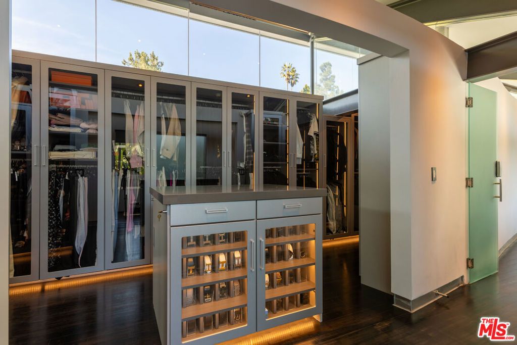 Image 15 of property listing at 8538 Eastwood Road, West Hollywood, CA 90046