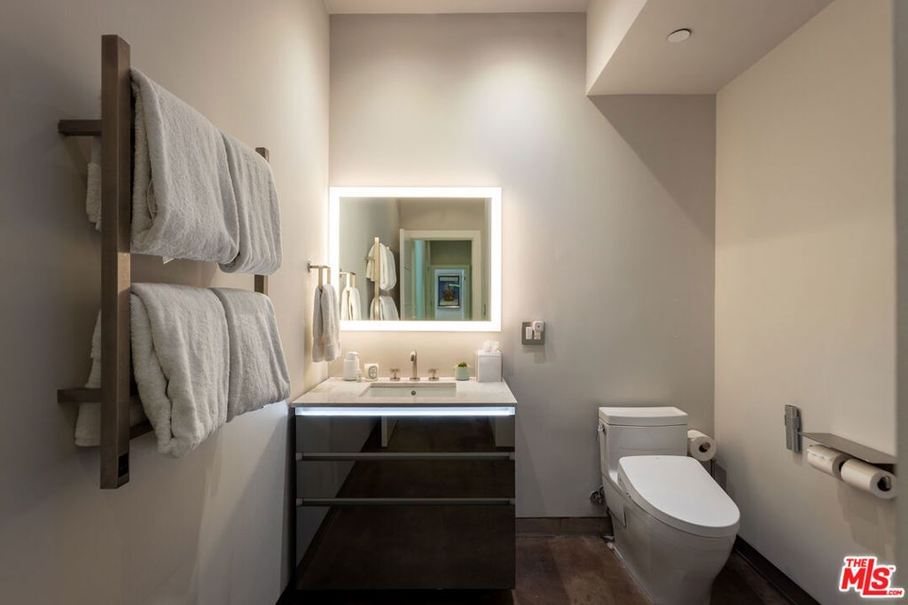 Image 20 of property listing at 8538 Eastwood Road, West Hollywood, CA 90046