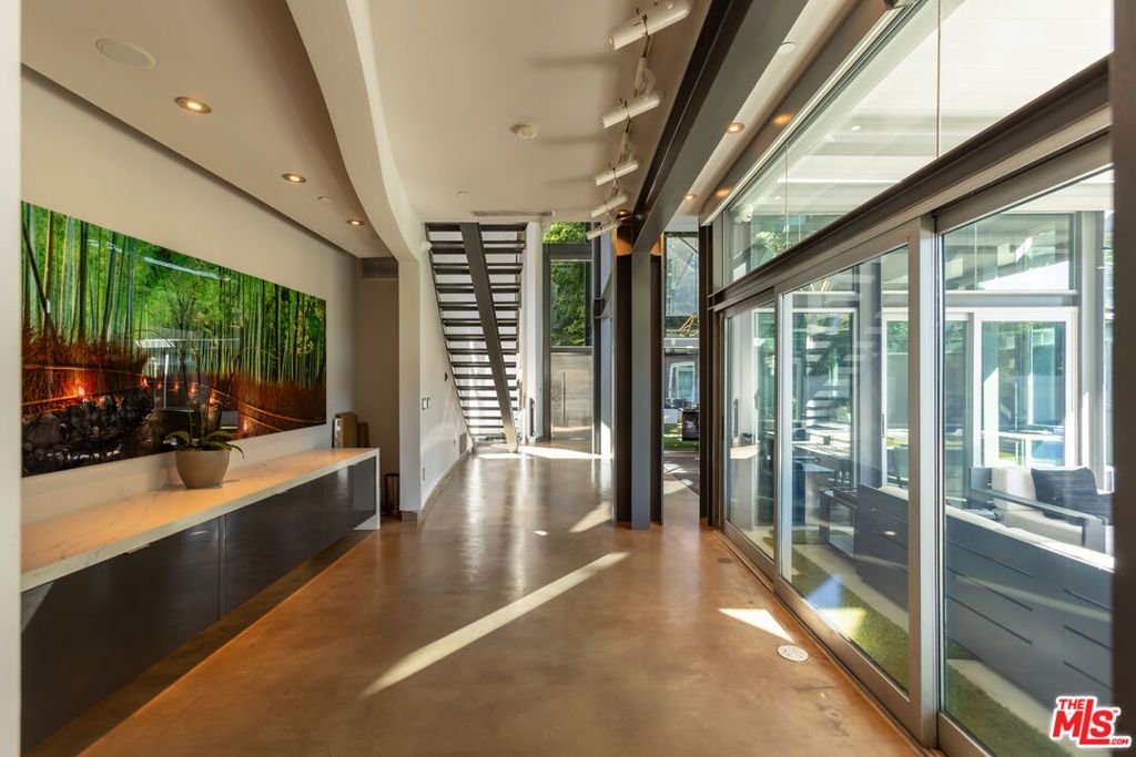 Image 25 of property listing at 8538 Eastwood Road, West Hollywood, CA 90046