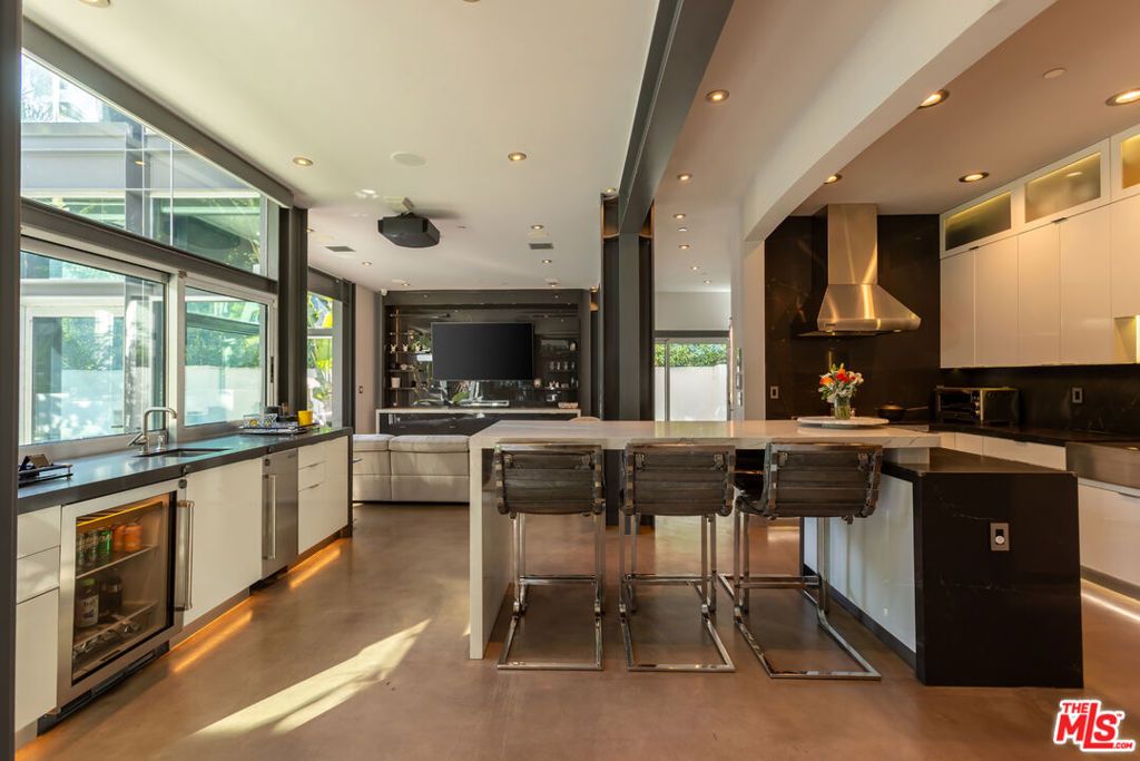 Image 26 of property listing at 8538 Eastwood Road, West Hollywood, CA 90046