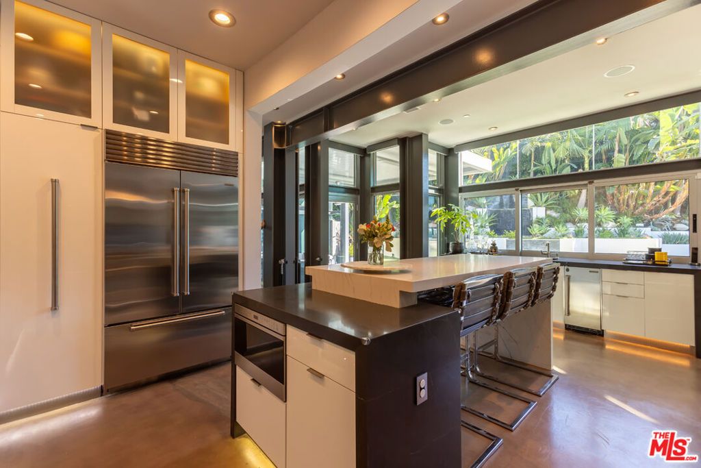 Image 30 of property listing at 8538 Eastwood Road, West Hollywood, CA 90046