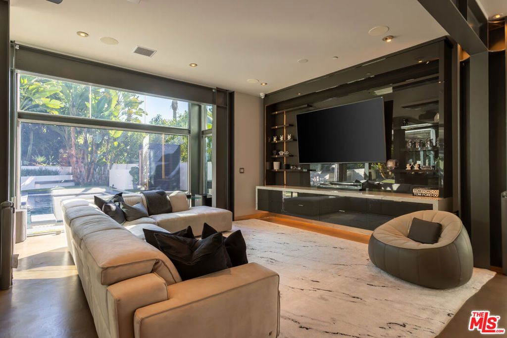 Image 32 of property listing at 8538 Eastwood Road, West Hollywood, CA 90046