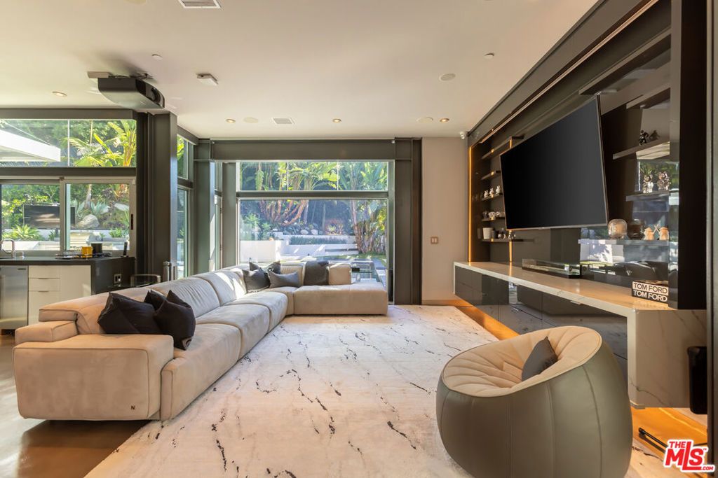 Image 33 of property listing at 8538 Eastwood Road, West Hollywood, CA 90046