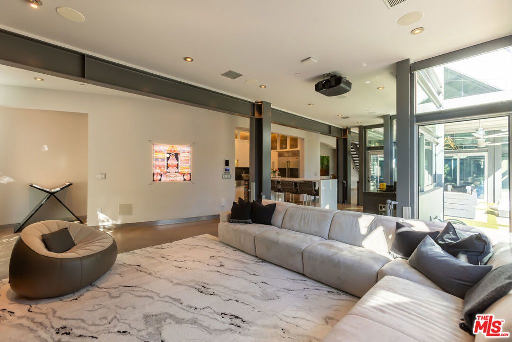 Image 34 of property listing at 8538 Eastwood Road, West Hollywood, CA 90046