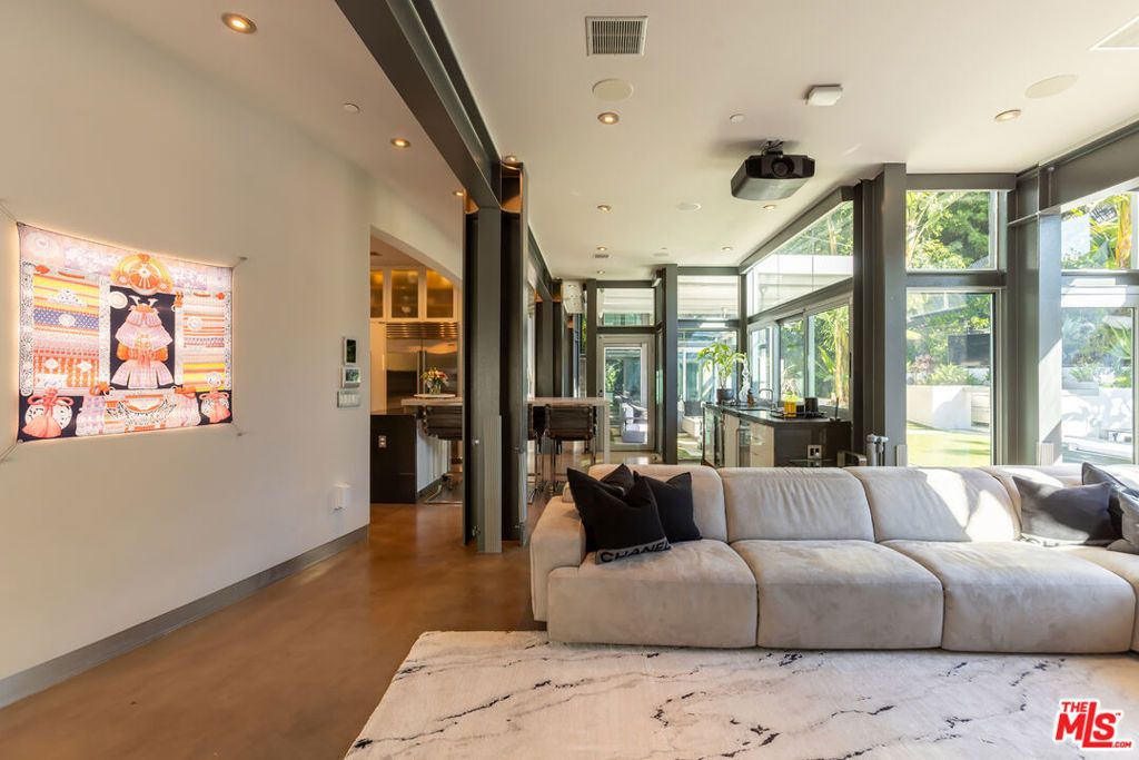 Image 35 of property listing at 8538 Eastwood Road, West Hollywood, CA 90046