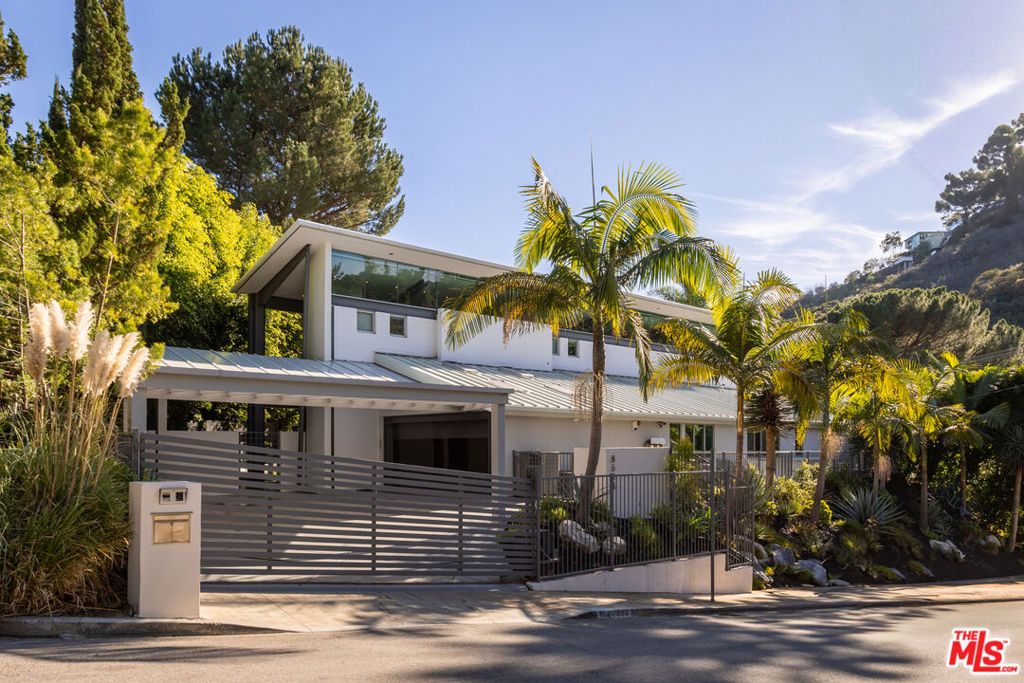 Image 37 of property listing at 8538 Eastwood Road, West Hollywood, CA 90046
