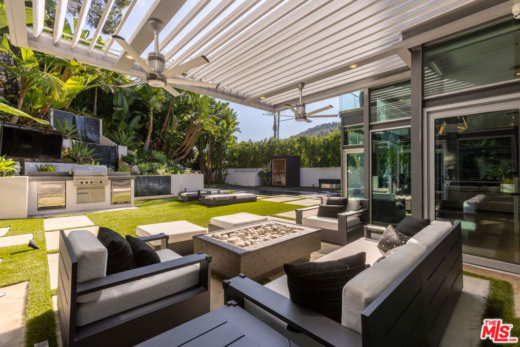 Image 4 of property listing at 8538 Eastwood Road, West Hollywood, CA 90046