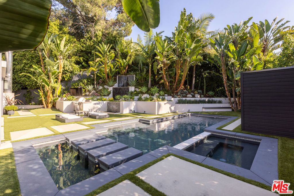 Image 7 of property listing at 8538 Eastwood Road, West Hollywood, CA 90046