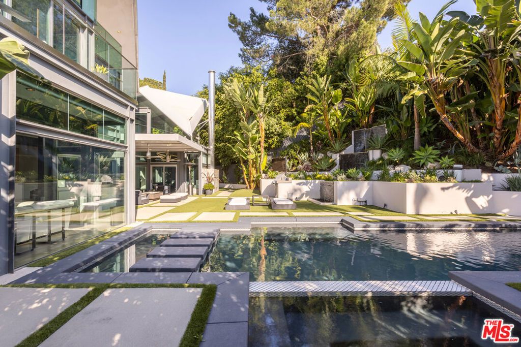 Image 8 of property listing at 8538 Eastwood Road, West Hollywood, CA 90046