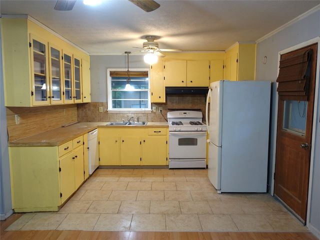 20 Hideaway Trail, Coldspring, TX 77331