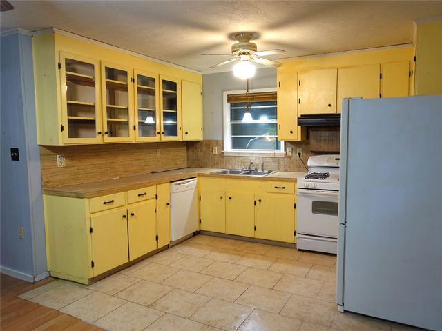 20 Hideaway Trail, Coldspring, TX 77331