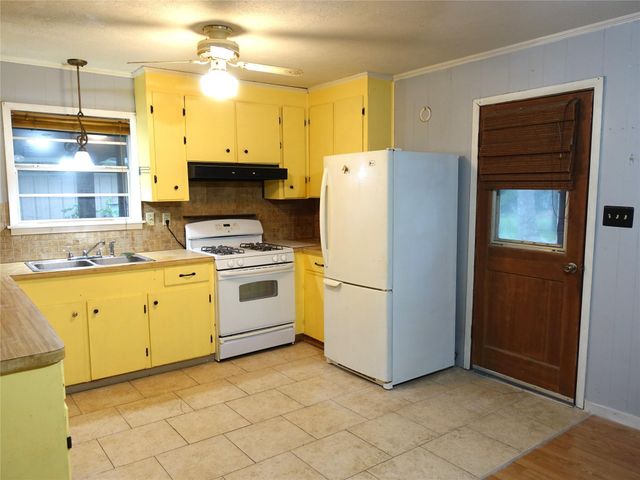 20 Hideaway Trail, Coldspring, TX 77331