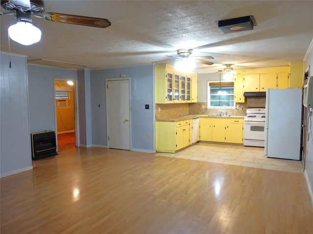 20 Hideaway Trail, Coldspring, TX 77331