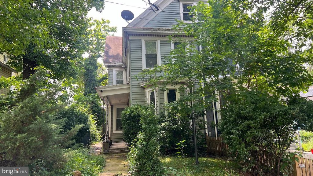 Image 4 of property listing at 1241 PERRY ST NE, Washington, DC 20017