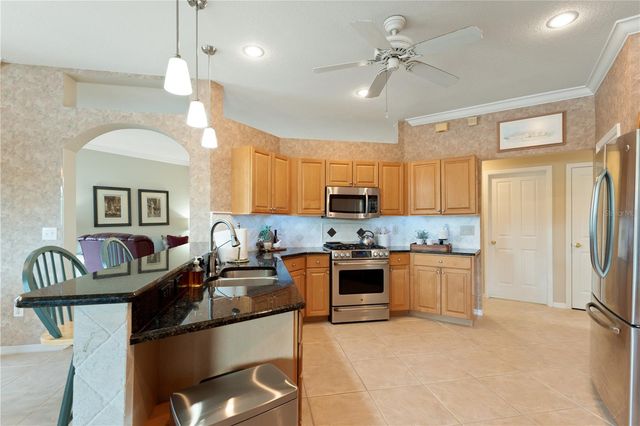 9442 HUNTERS POND DRIVE, Tampa, FL 33647