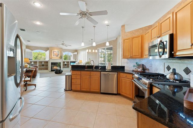 9442 HUNTERS POND DRIVE, Tampa, FL 33647