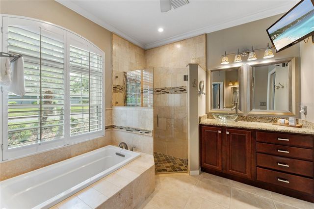 9442 HUNTERS POND DRIVE, Tampa, FL 33647