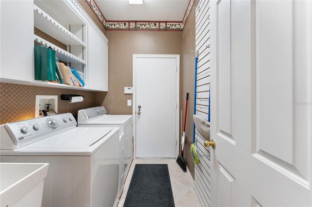 9442 HUNTERS POND DRIVE, Tampa, FL 33647