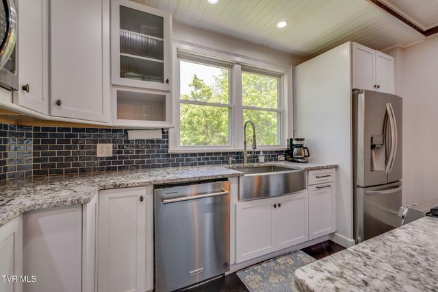 1360 Cora Lane, Gray, TN 37615