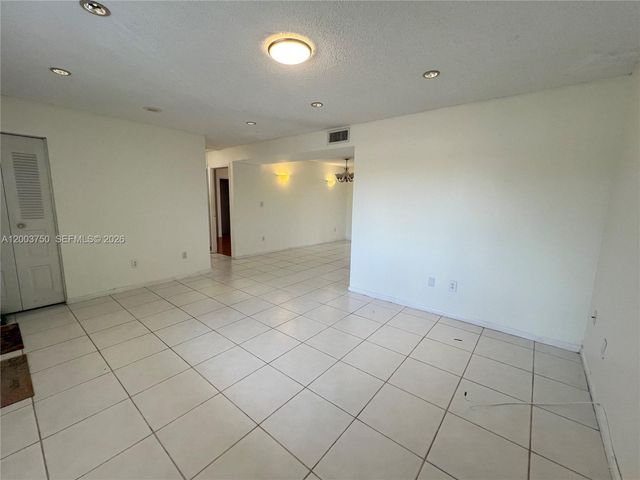 8401 SW 107th Avenue 322E, Miami, FL 33173