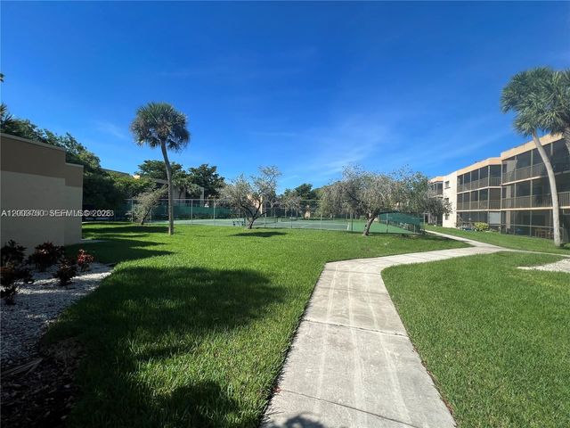 8401 SW 107th Avenue 322E, Miami, FL 33173