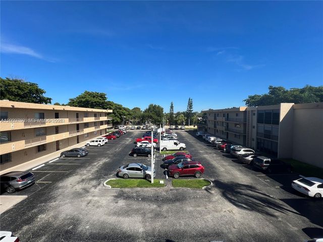 8401 SW 107th Avenue 322E, Miami, FL 33173
