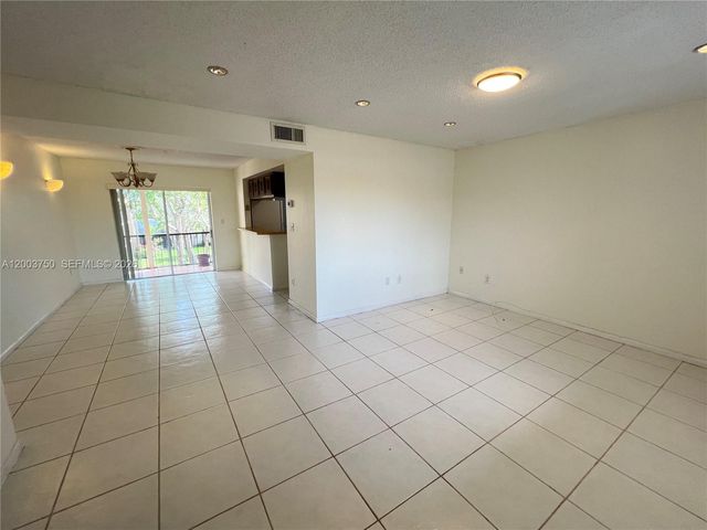 8401 SW 107th Avenue 322E, Miami, FL 33173