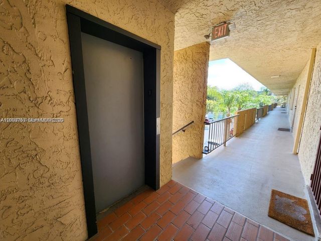 8401 SW 107th Avenue 322E, Miami, FL 33173