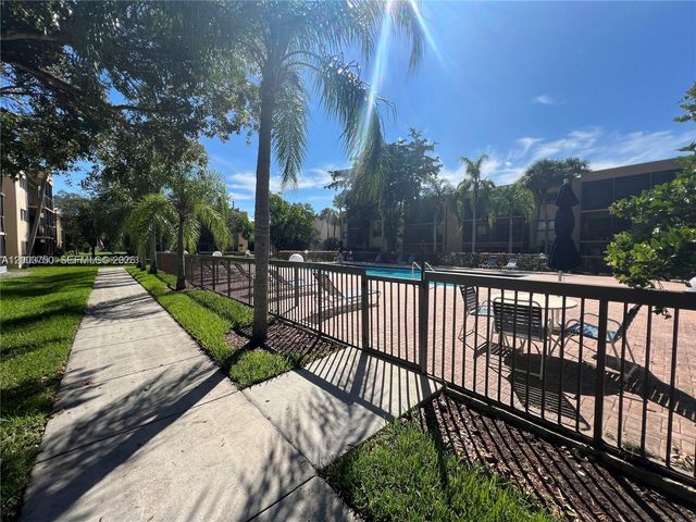 8401 SW 107th Avenue 322E, Miami, FL 33173