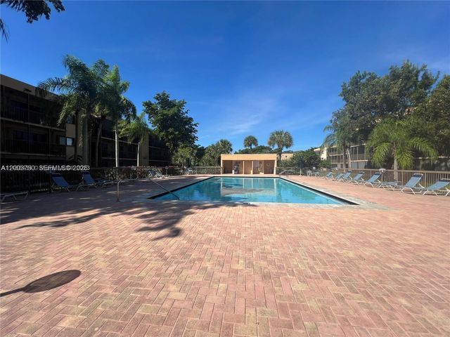 8401 SW 107th Avenue 322E, Miami, FL 33173