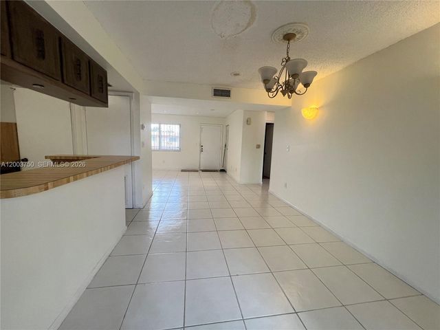 8401 SW 107th Avenue 322E, Miami, FL 33173