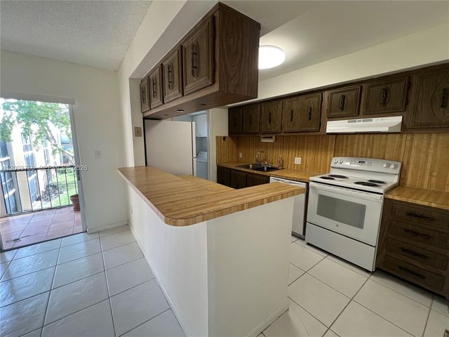 8401 SW 107th Avenue 322E, Miami, FL 33173
