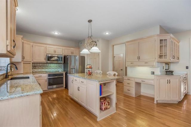 5404 W 132nd Terrace, Overland Park, KS 66209