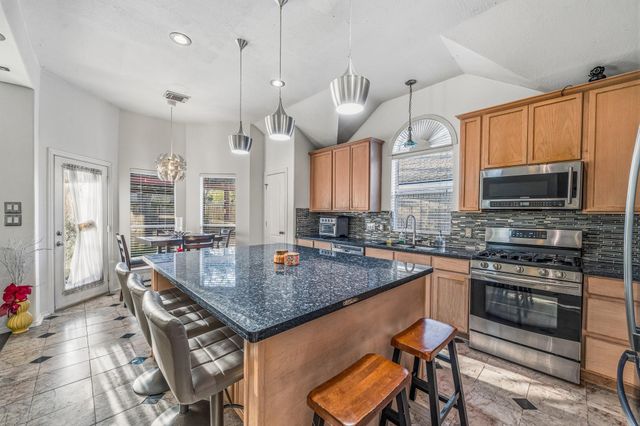 411 Green Cedar Drive, League City, TX 77573