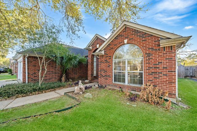 411 Green Cedar Drive, League City, TX 77573