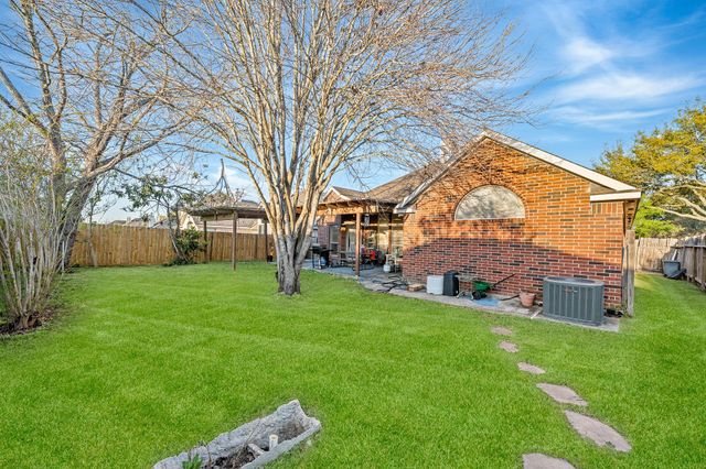 411 Green Cedar Drive, League City, TX 77573