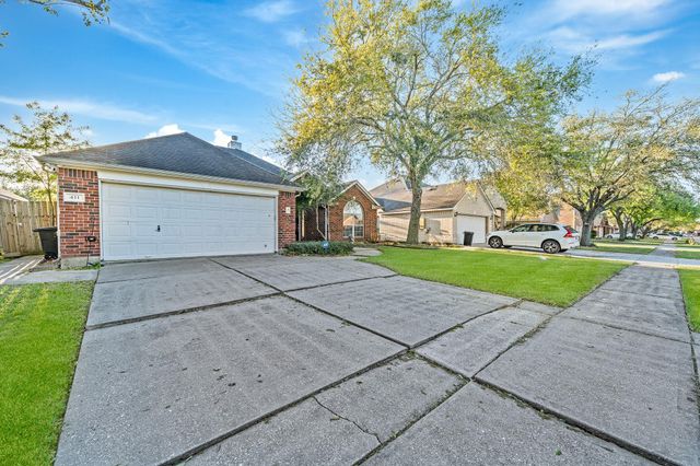 411 Green Cedar Drive, League City, TX 77573
