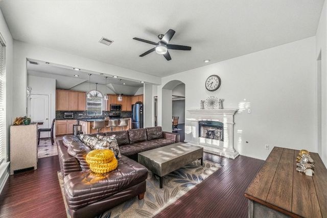 411 Green Cedar Drive, League City, TX 77573