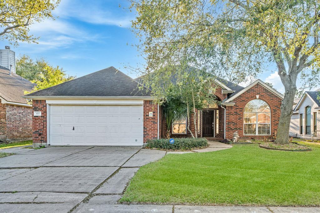 411 Green Cedar Drive, League City, TX 77573