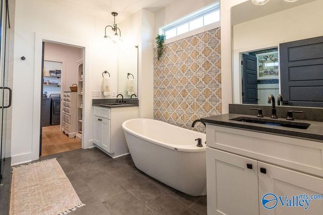 1705 SE Red Oak Road, Huntsville, AL 35801