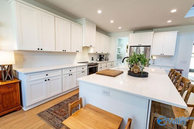 1705 SE Red Oak Road, Huntsville, AL 35801