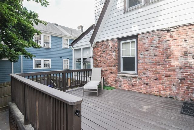 291 Russett Rd, Brookline, MA 02467