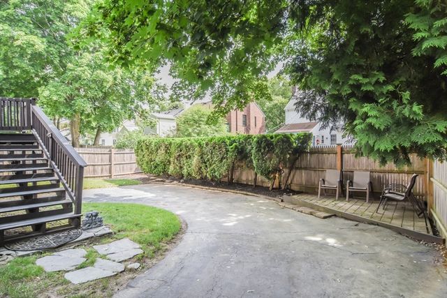 291 Russett Rd, Brookline, MA 02467