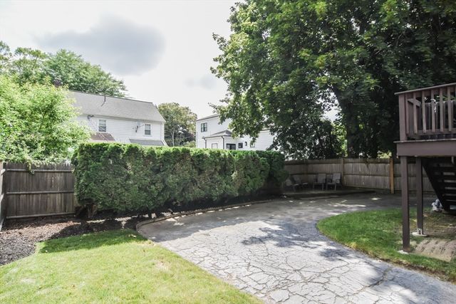 291 Russett Rd, Brookline, MA 02467