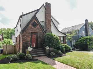 291 Russett Rd, Brookline, MA 02467