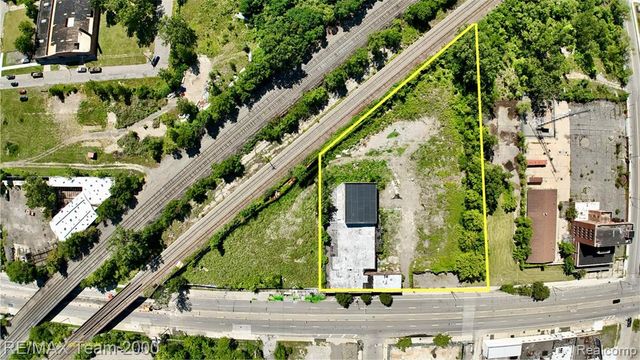 2715 W Warren Avenue, Detroit, MI 48208